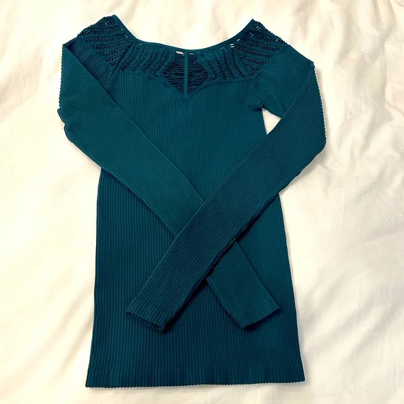 Free people long sleeve top with cut outs - Picture 3 of 6